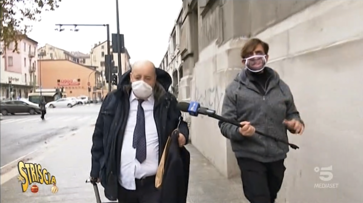 Copertina per Vende titoli nobiliari illegalmente, un ex bidello 57enne di Gorizia denunciato da Striscia la notizia